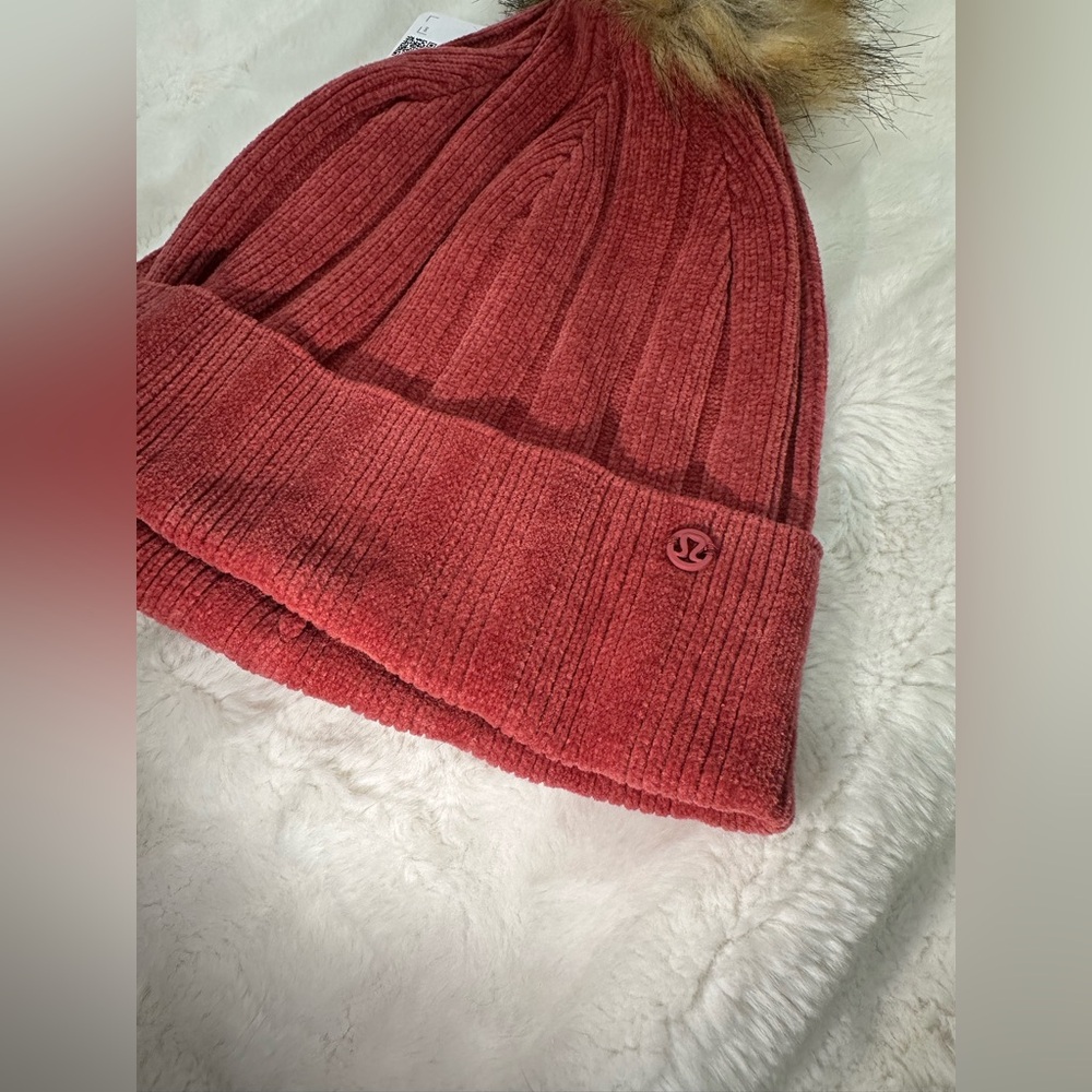 NWT Lululemon Pom Perfection Beanie Soft Cranberry One Size - Picture 7 of 10